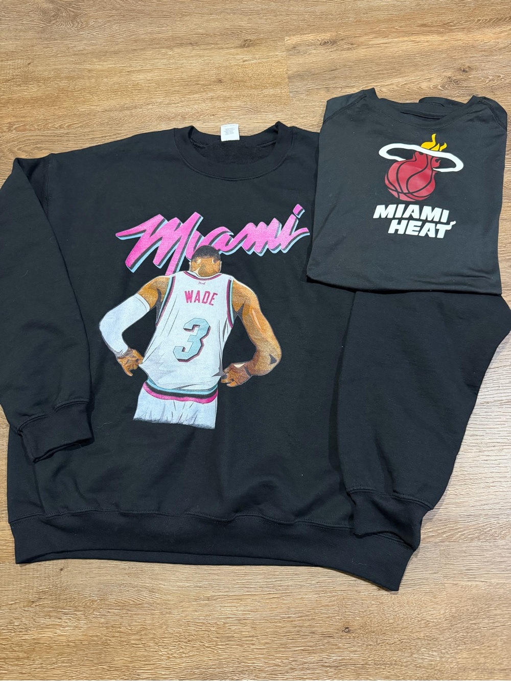 Miami Heat XL Bundle Pack-Dwyane Wade Black Graphic Sweatshirt/UA Heat Combine T